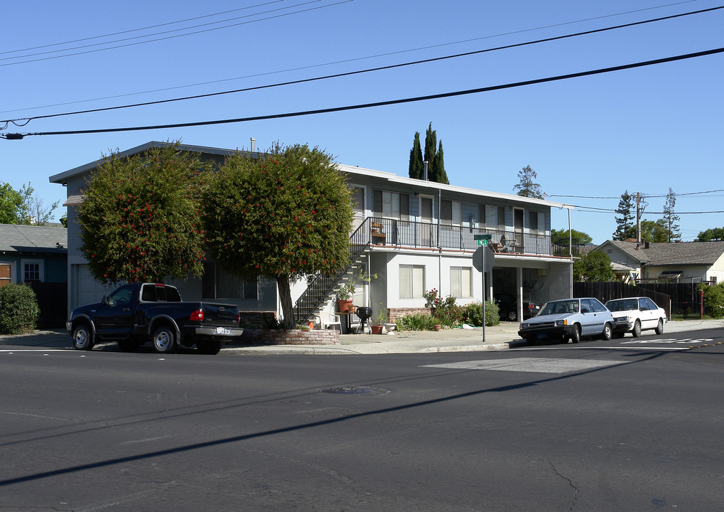 505 Pine St in Redwood City, CA - Building Photo