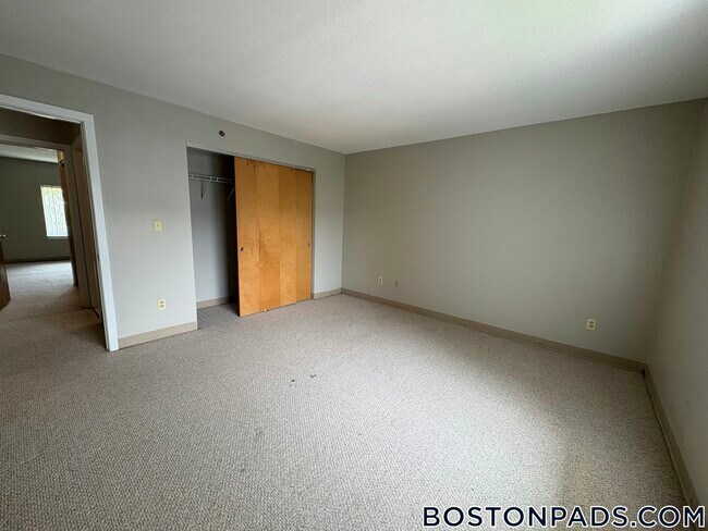 146 N Beacon St, Unit B3 in Boston, MA - Building Photo - Building Photo
