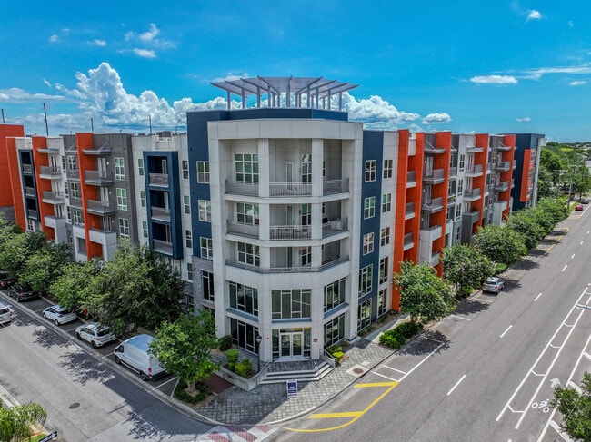 Edge at 1702 in Tampa, FL - Foto de edificio - Building Photo