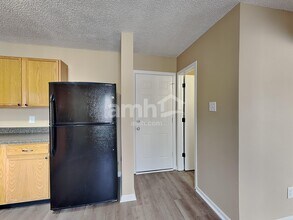 2343 Summerwood Ln in Greenwood, IN - Foto de edificio - Building Photo