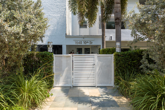 The Park Gardens in Miami Beach, FL - Building Photo - Building Photo