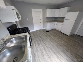 411 Dearborn St in Buffalo, NY - Building Photo - Building Photo