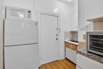 3409 S Le Jeune Rd in Miami, FL - Building Photo - Building Photo