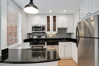 604 W Armitage Ave in Chicago, IL - Building Photo - Building Photo