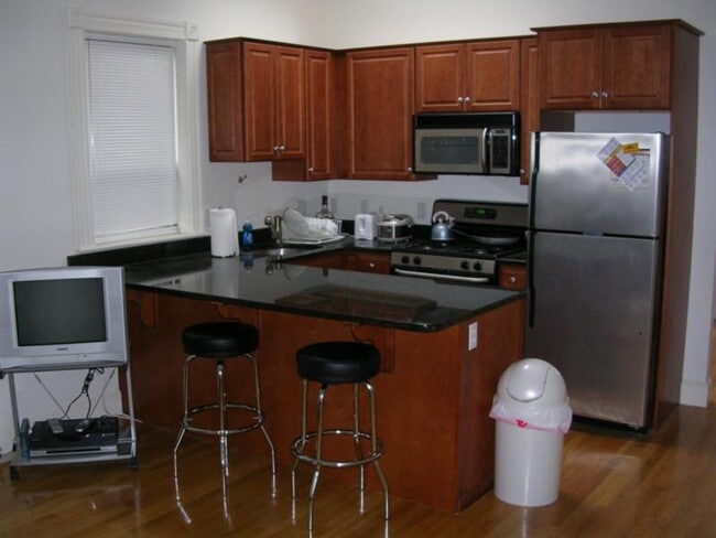 14 Buswell St, Unit V2