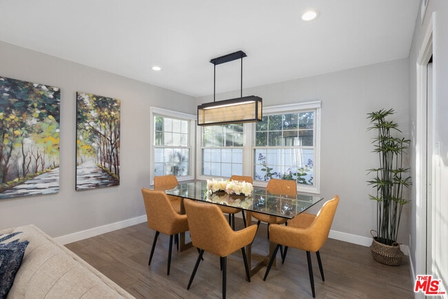 9476 Hidden Valley Pl in Beverly Hills, CA - Building Photo - Building Photo