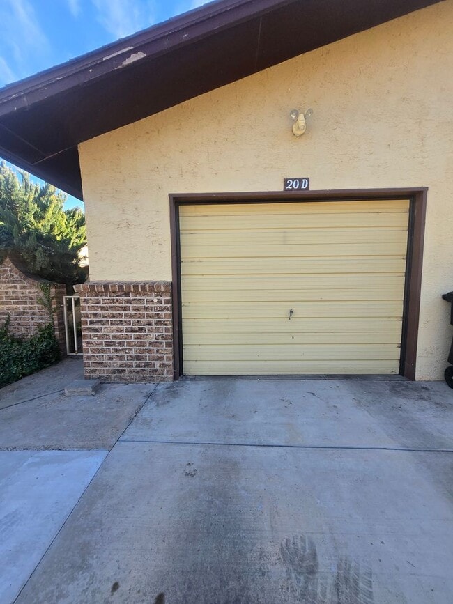 property at 20 Bent Tree Rd