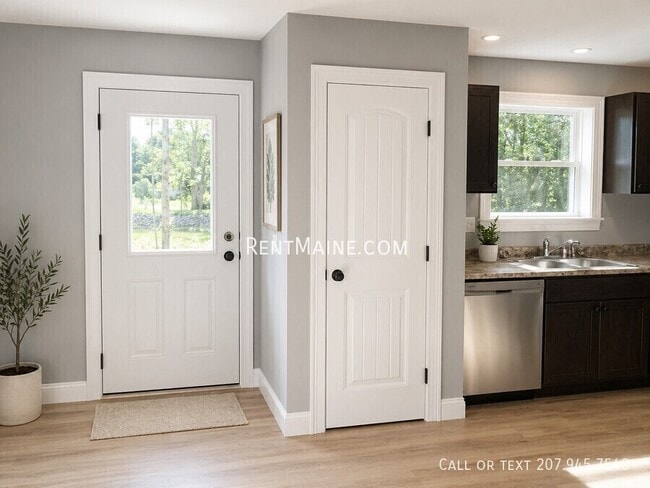8 Twin Oak Dr in Glenburn, ME - Building Photo - Building Photo