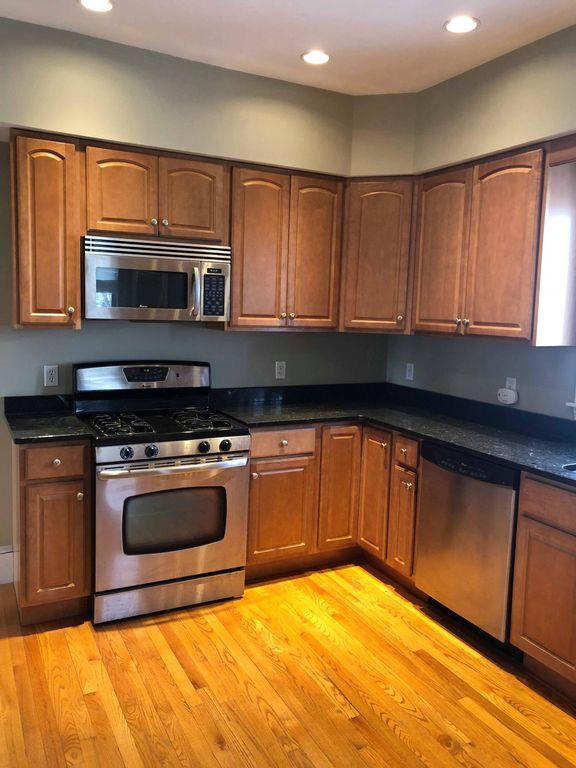 232 Fellsway W, Unit 3 in Medford, MA - Foto de edificio - Building Photo