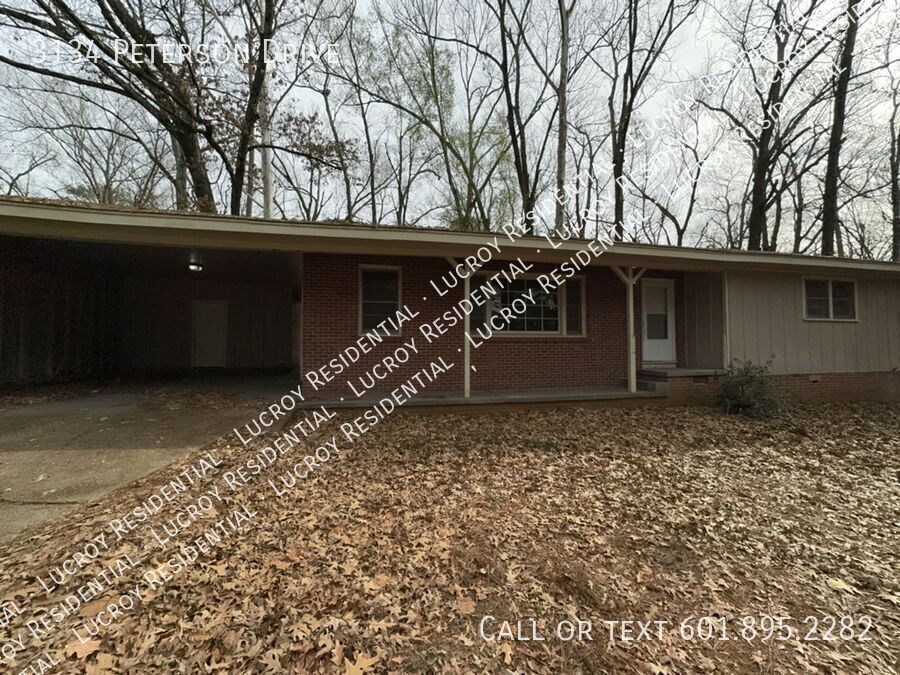 3134 Peterson Dr in Jackson, MS - Building Photo