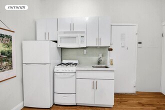 230 E 25th St in New York, NY - Building Photo - Building Photo
