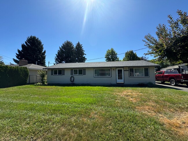 100 E 17th Ave in Ellensburg, WA - Building Photo - Building Photo