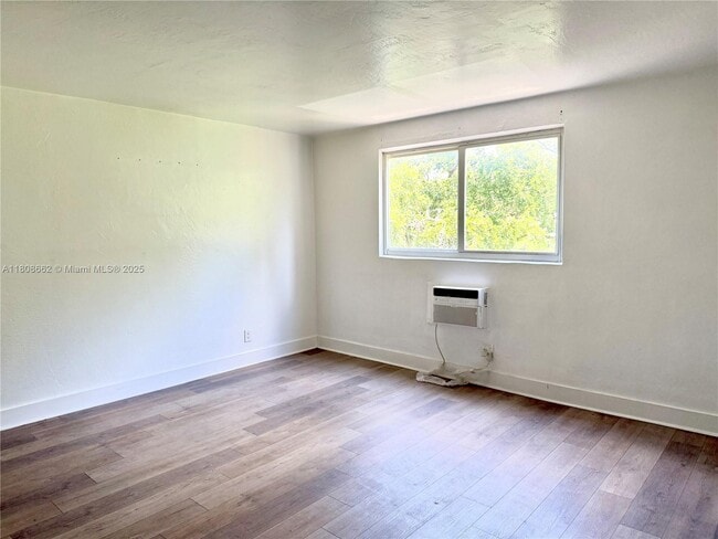 143 SW 9th St in Miami, FL - Building Photo - Building Photo