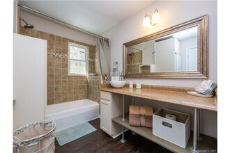 305 S Spargo St in Dallas, NC - Building Photo - Building Photo