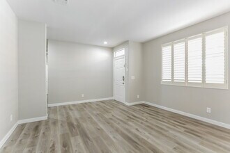 10059 Lemon Valley Ave in Las Vegas, NV - Building Photo - Building Photo
