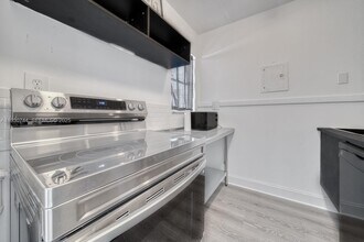 1530 Pennsylvania Ave in Miami Beach, FL - Building Photo - Building Photo