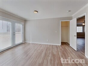 314 Walnut Crossing Dr, Unit PH117 in Whitsett, NC - Foto de edificio - Building Photo