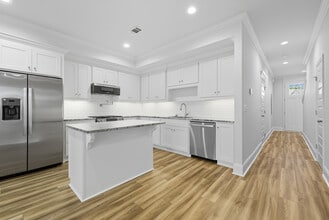 Lacy Ridge in Valdosta, GA - Building Photo - Interior Photo