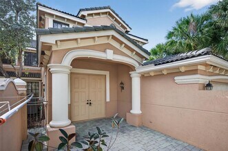 2678 Center Ct Dr in Weston, FL - Foto de edificio - Building Photo