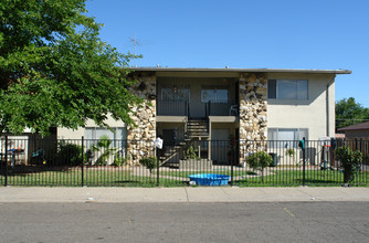 3367 Lerwick Rd in Sacramento, CA - Building Photo - Building Photo