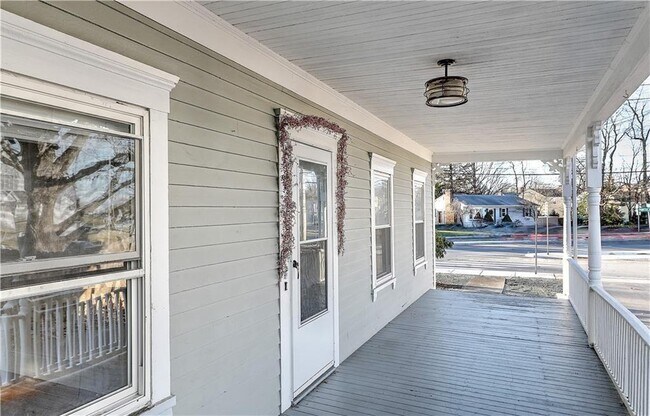 292 Pleasant St in East Providence, RI - Building Photo - Building Photo