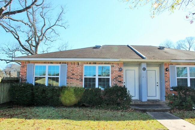 property at 718 S Chappell Hill St