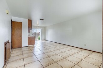 307-313 Almond Ave in Turlock, CA - Building Photo - Building Photo