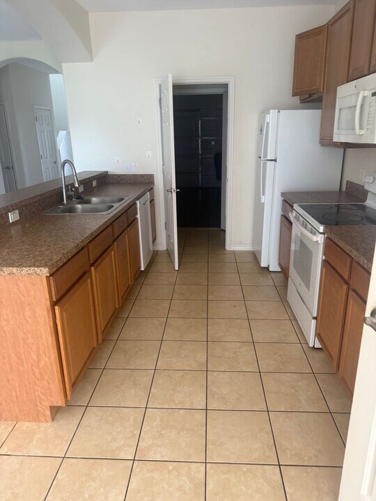 1784 Barton Towne Cir in St. Cloud, FL - Building Photo