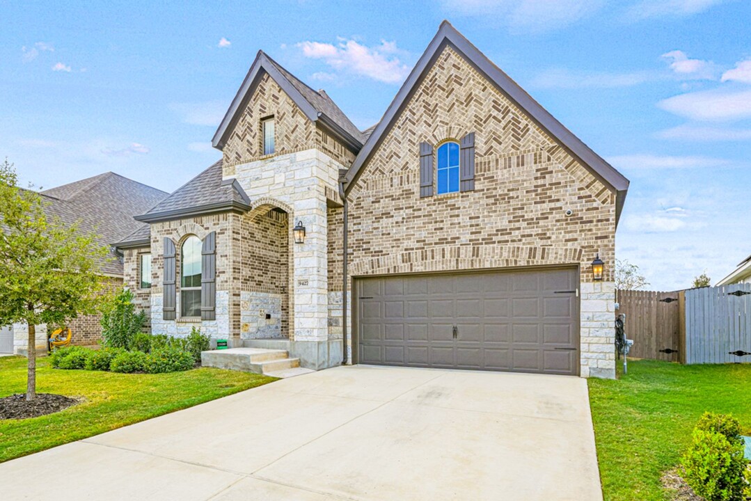 9427 Cactus Canyon in San Antonio, TX - Building Photo