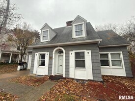 3013 Knoxville Ave in Peoria, IL - Building Photo