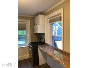 93 Floral St-Unit -# 2 in Newton, MA - Building Photo - Building Photo