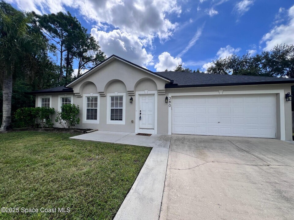 380 Courtney St in Palm Bay, FL - Building Photo