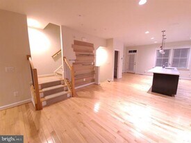 11402 Ridgeline Rd in Fairfax, VA - Building Photo