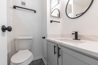 Cimarron Place Apartments in Odessa, TX - Building Photo - Interior Photo