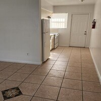 3190 NW 135th St, Unit # 3 in Opa Locka, FL - Foto de edificio - Building Photo