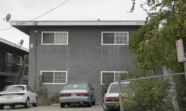 2253 E 20th St in Oakland, CA - Building Photo - Building Photo