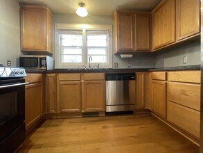 5139 Beacon Hill Rd in Minnetonka, MN - Building Photo - Building Photo