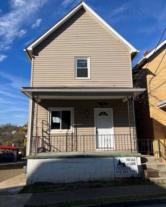 36 Madison Ave in Greensburg, PA - Building Photo