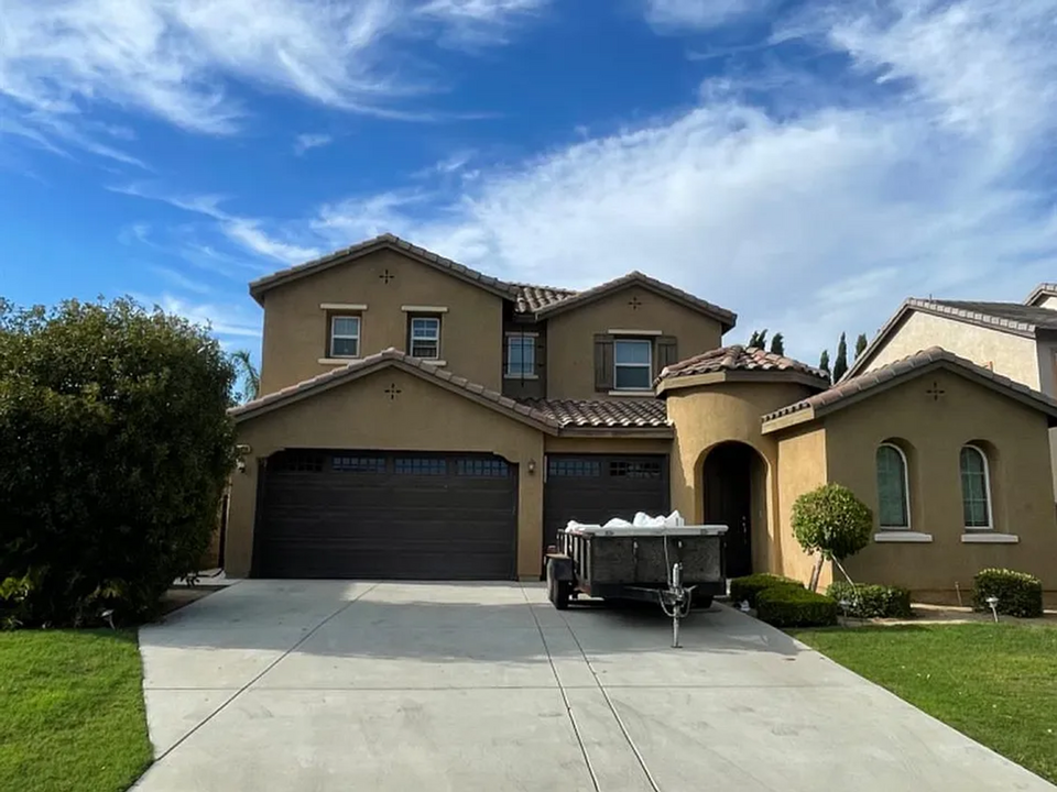 9714 Oporto Way in Bakersfield, CA - Foto de edificio