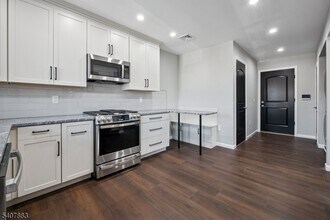 266 Morris Ave in Springfield, NJ - Building Photo - Building Photo