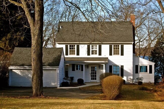 1215 Farwell Dr in Madison, WI - Building Photo - Building Photo