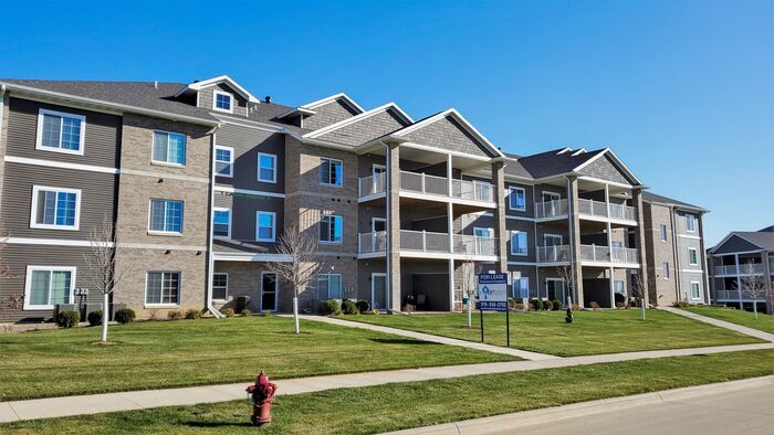 2871 Spring Rose Cir in Coralville, IA - Building Photo