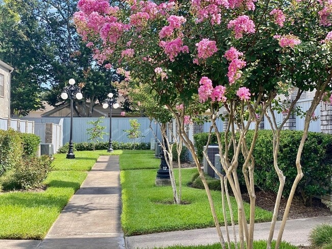 property at 632 Wilcrest Dr