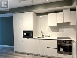 121-1121 St Patrick St in Toronto, ON - Building Photo - Building Photo