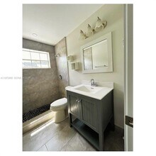 5032 SW 94th Ave in Cooper City, FL - Foto de edificio - Building Photo