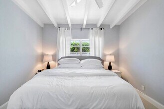 2407 NE 33rd Ave in Fort Lauderdale, FL - Building Photo - Building Photo