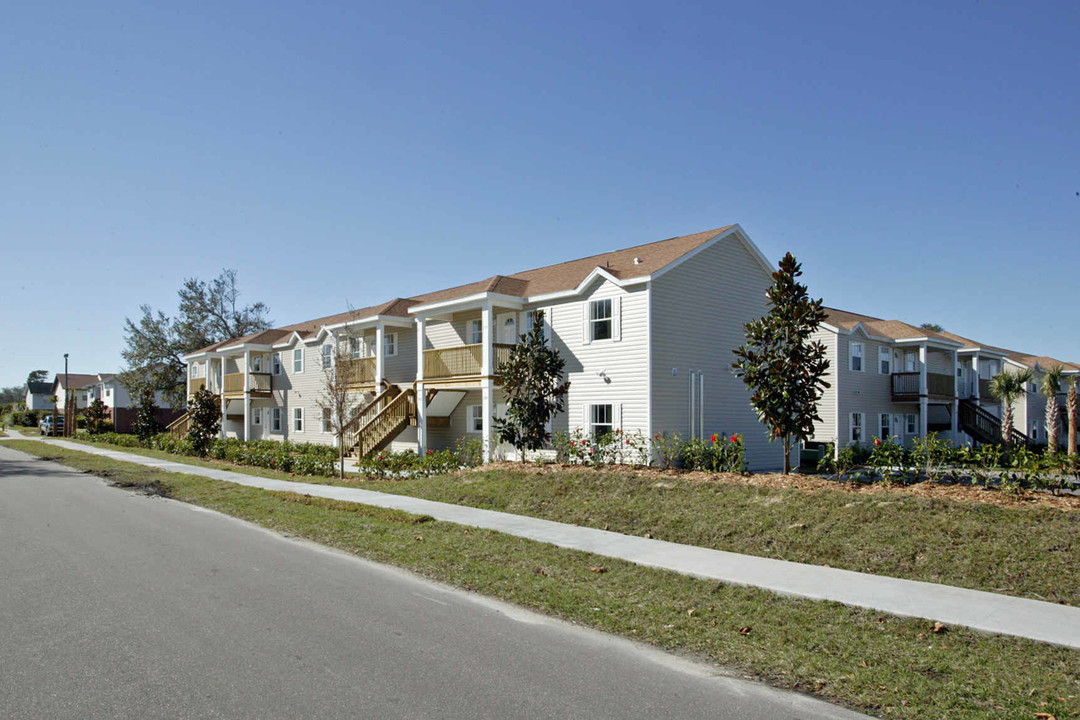 Lake Kimberly Townhomes in Port Richey, FL - Building Photo