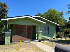 9 E Olive Ave in Fresno, CA - Building Photo