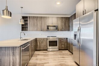 20 Wilcox St in Castle Rock, CO - Foto de edificio - Building Photo