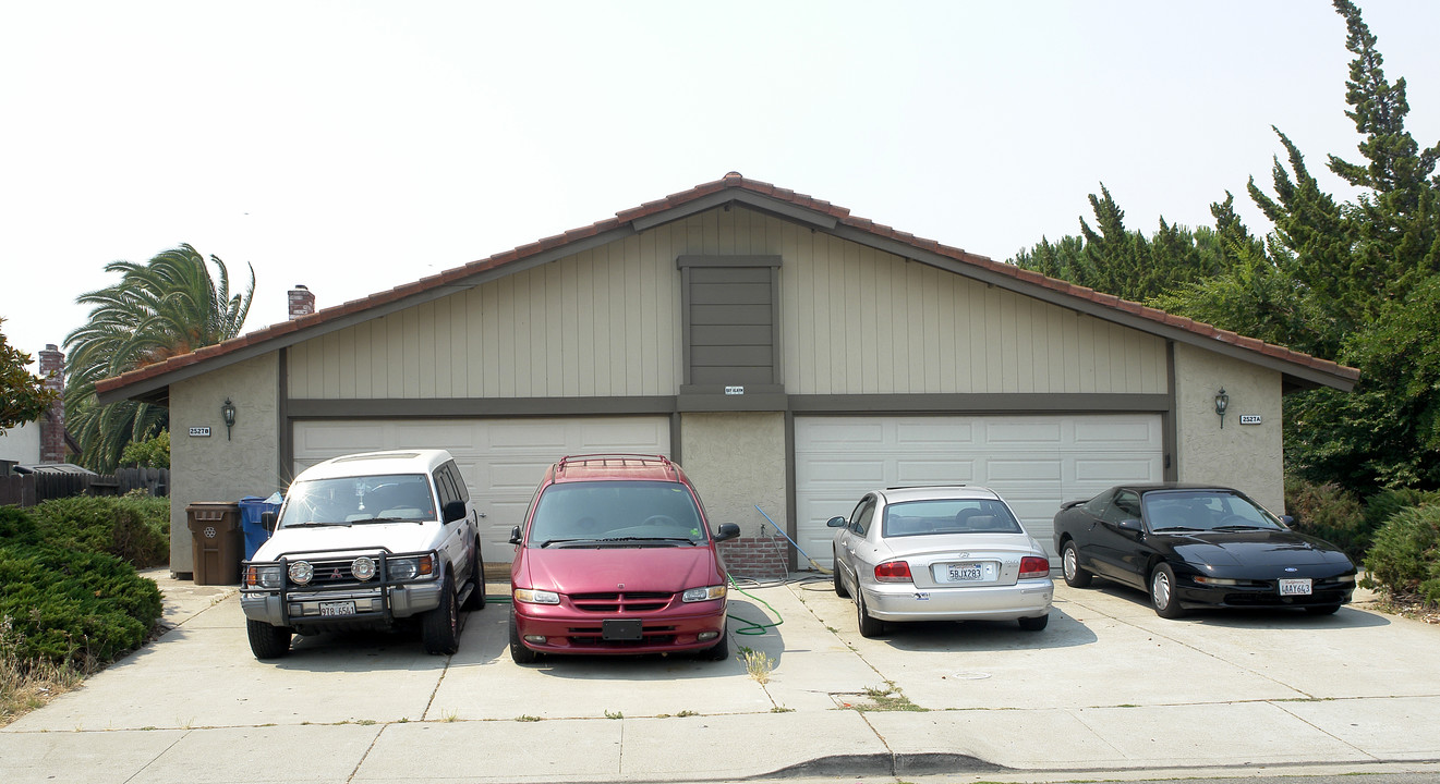 2527 Cathy Ct in Antioch, CA - Building Photo